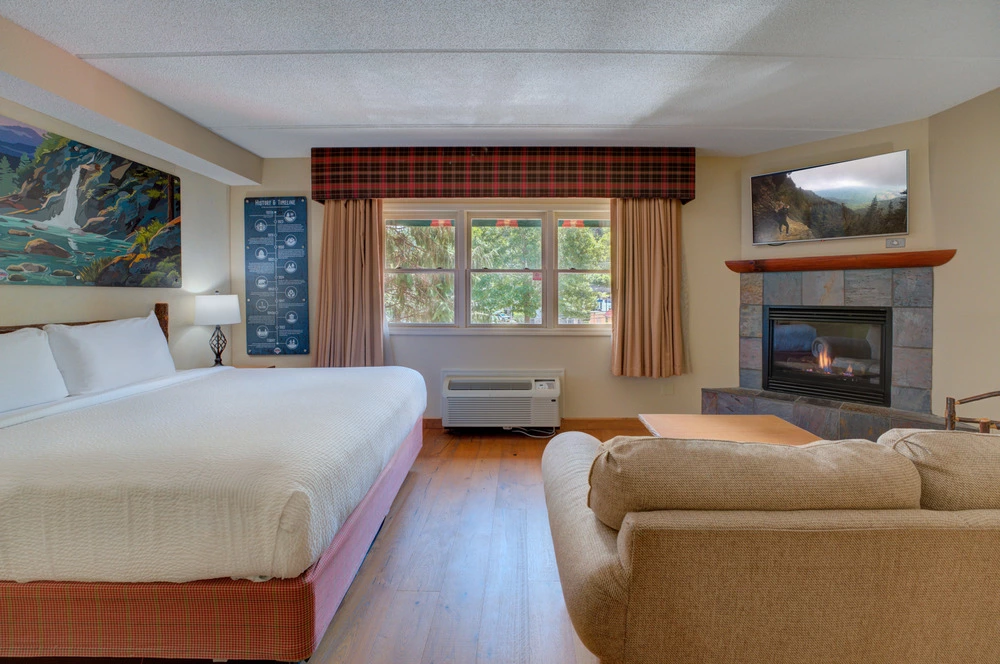 Junior King Suite at Bearskin Lodge