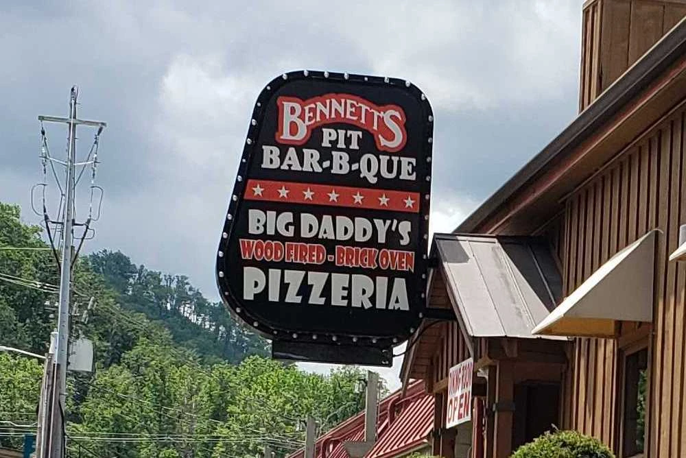 Bennett's Pit Bar-B-Que and Big Daddy's Pizzeria sign