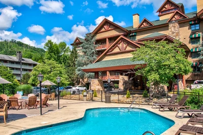 Bearskin Lodge Gatlinburg Pool