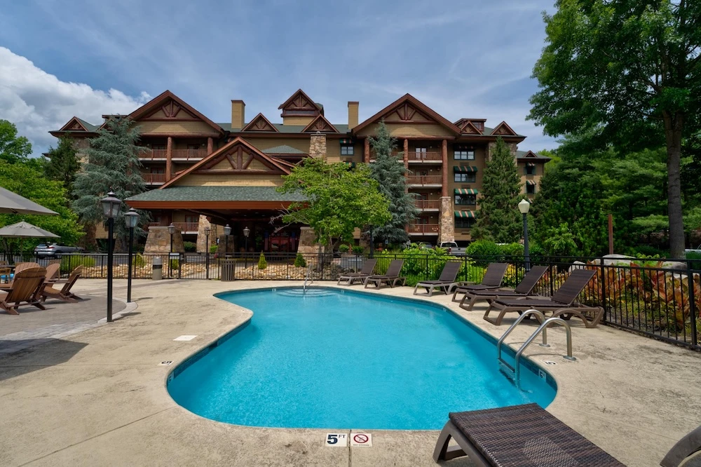 Bearskin Lodge pool