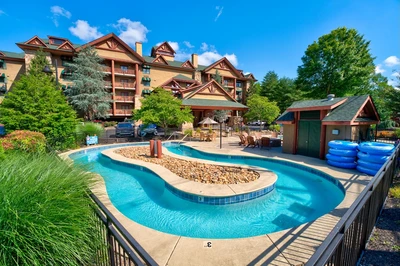 Bearskin Lodge lazy river