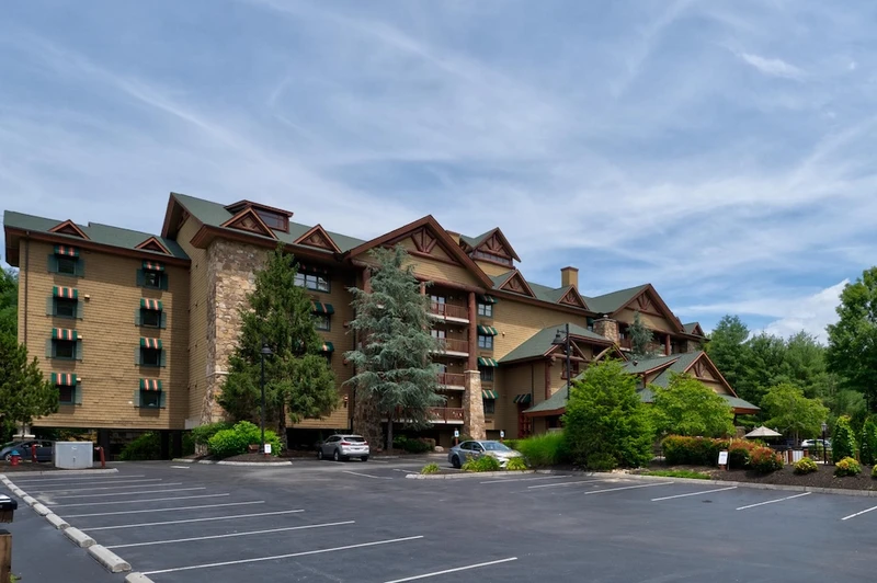 The Bearskin Lodge exterior
