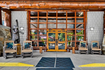 entrance to Bearskin Lodge Gatlinburg hotel