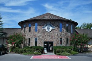 mountain valley vineyard winery in pigeon forge